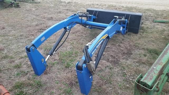 Image of New Holland 270TL equipment image 2