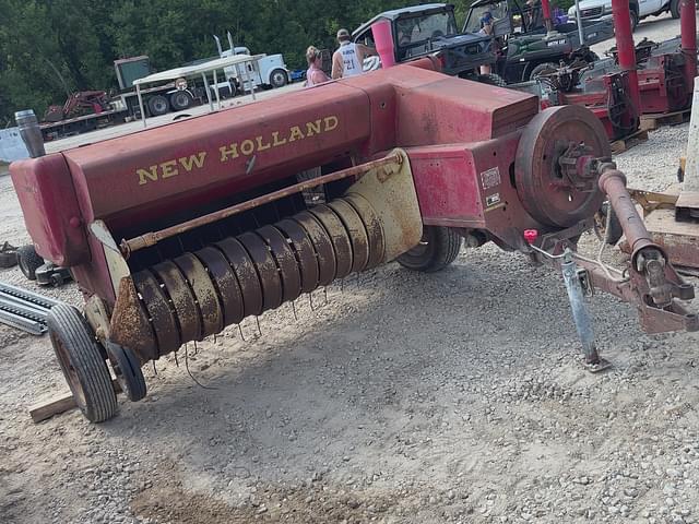 Image of New Holland 270 equipment image 1