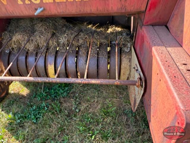 Image of New Holland 270 equipment image 2