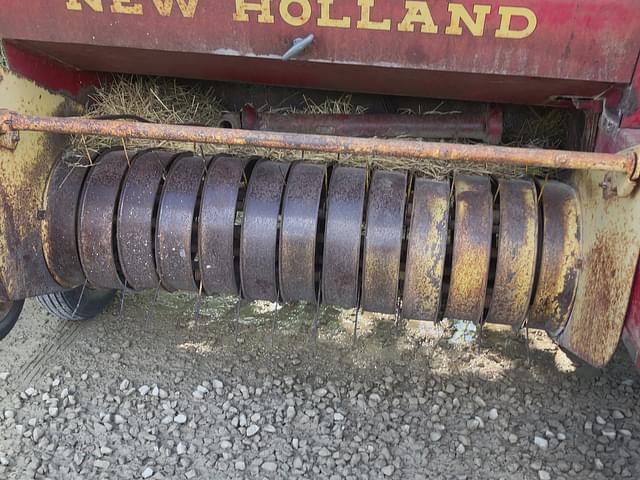 Image of New Holland 270 equipment image 2