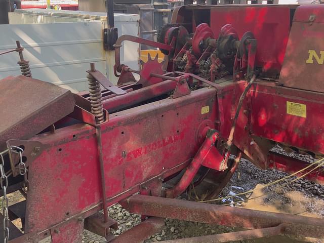 Image of New Holland 270 equipment image 4