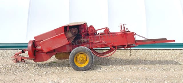 Image of New Holland 270 equipment image 3