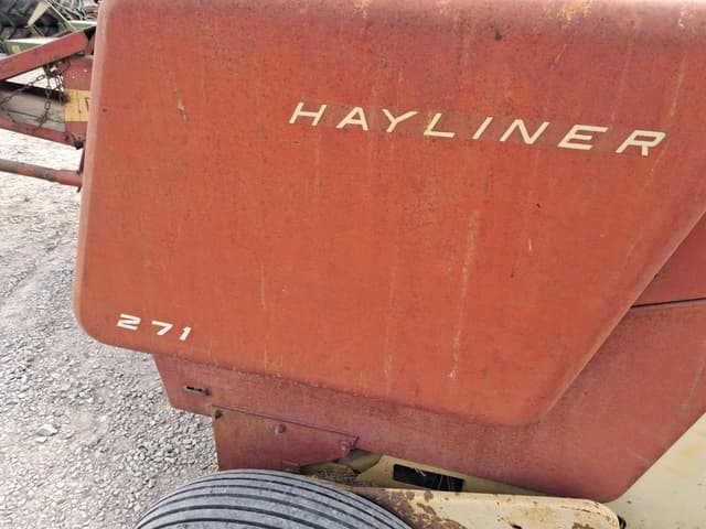 Image of New Holland 271 equipment image 3