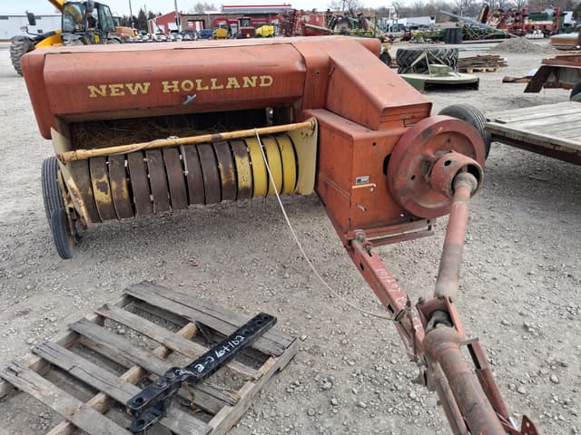 Image of New Holland 271 equipment image 1