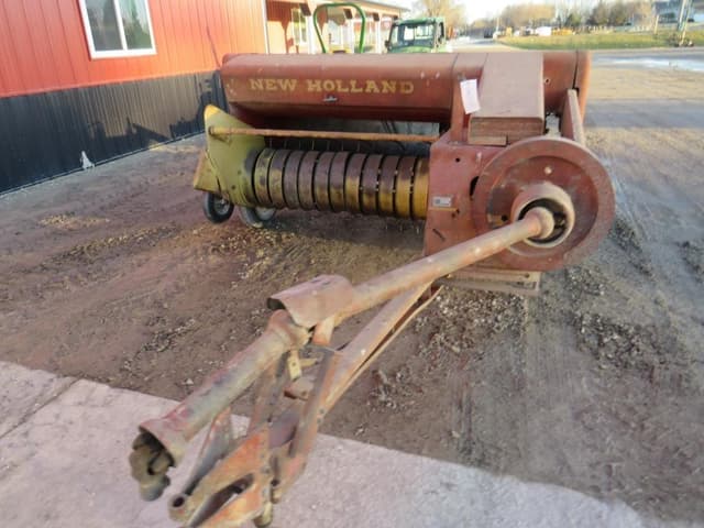 Image of New Holland 271 equipment image 1