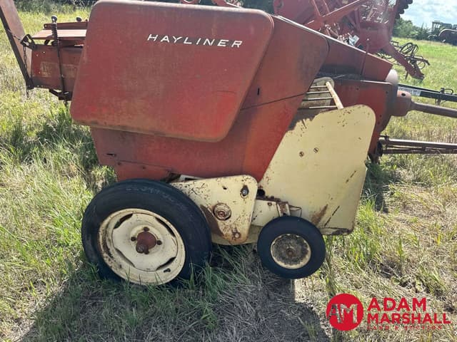 Image of New Holland 271 equipment image 3