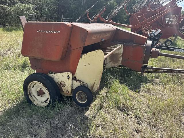 Image of New Holland 271 equipment image 2