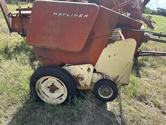 Image of New Holland 271 equipment image 3