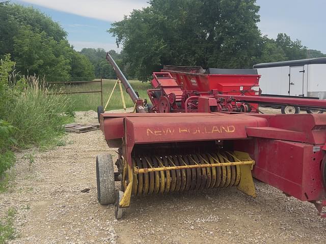 Image of New Holland 271 equipment image 2