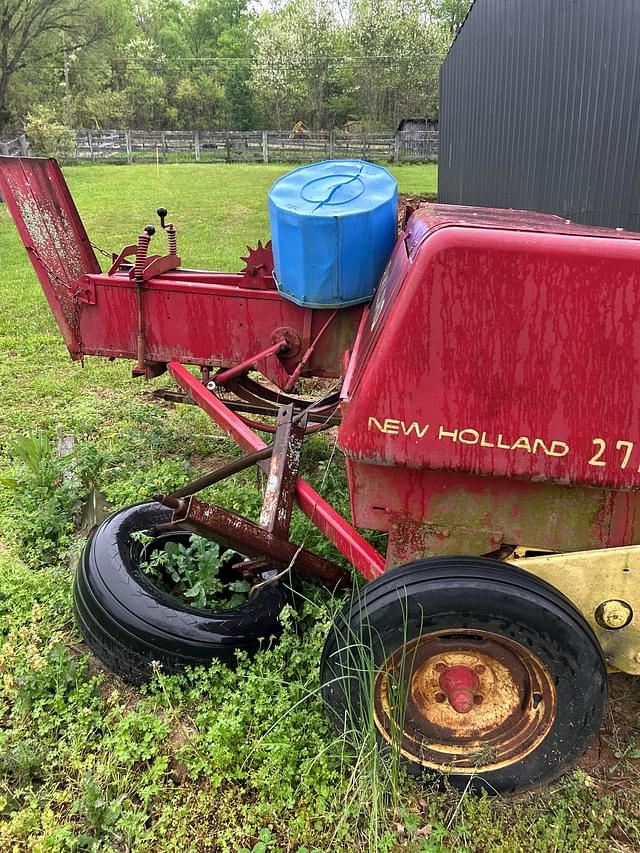 Image of New Holland 271 equipment image 2