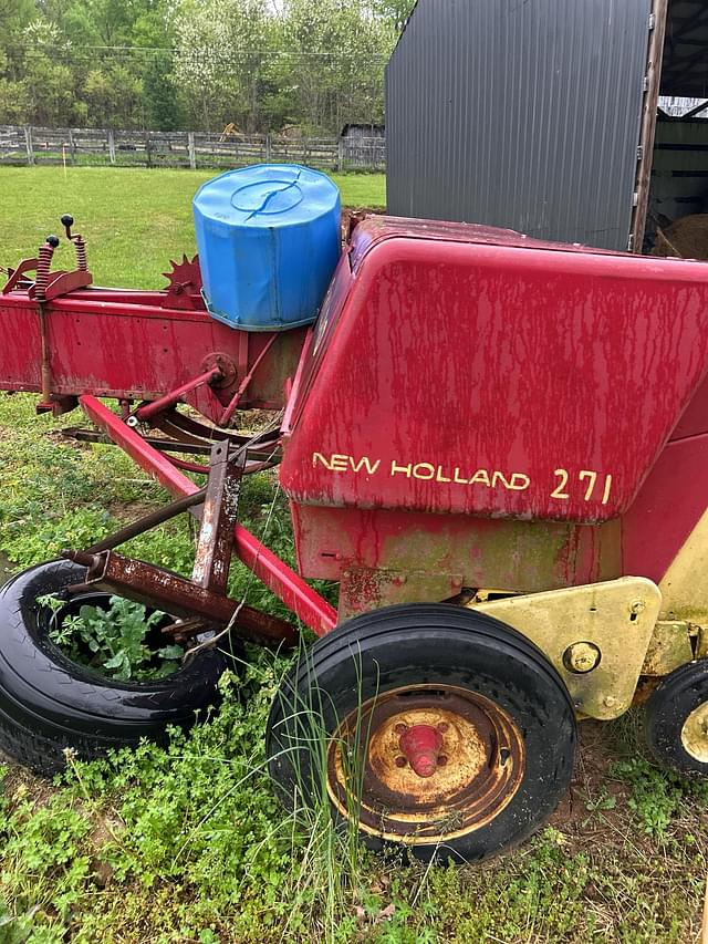 Image of New Holland 271 equipment image 3