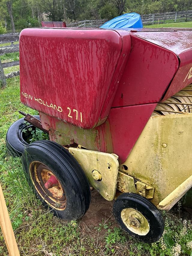 Image of New Holland 271 equipment image 1