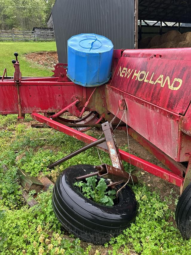 Image of New Holland 271 equipment image 4