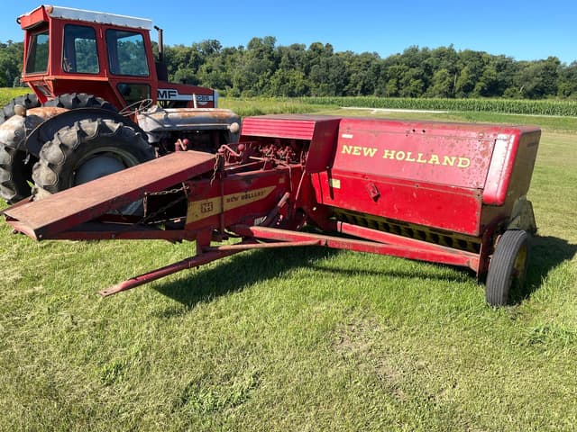 Image of New Holland 271 equipment image 3