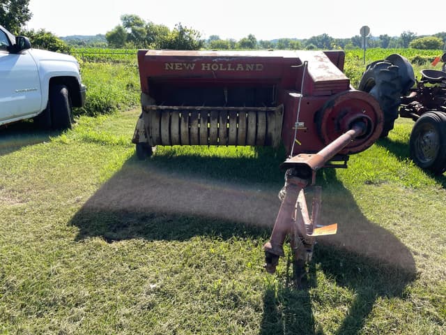 Image of New Holland 271 equipment image 1