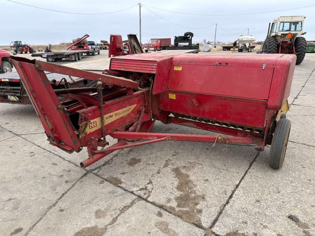 Image of New Holland 271 equipment image 2