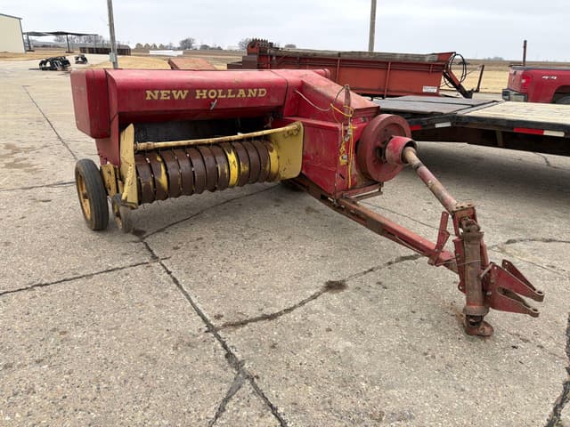 Image of New Holland 271 equipment image 1