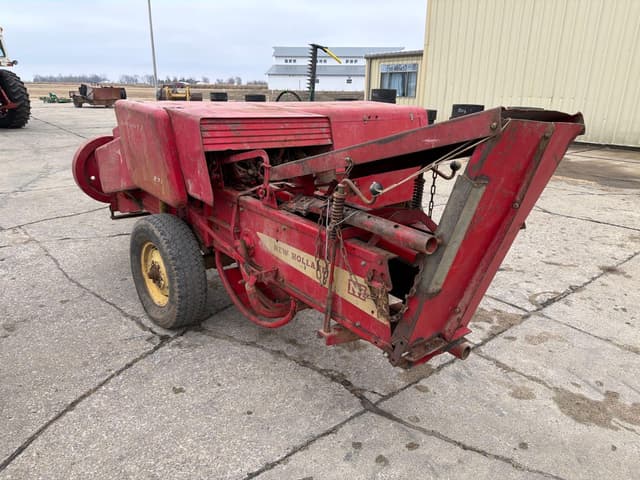 Image of New Holland 271 equipment image 3