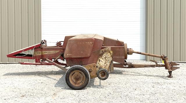 Image of New Holland 271 equipment image 2