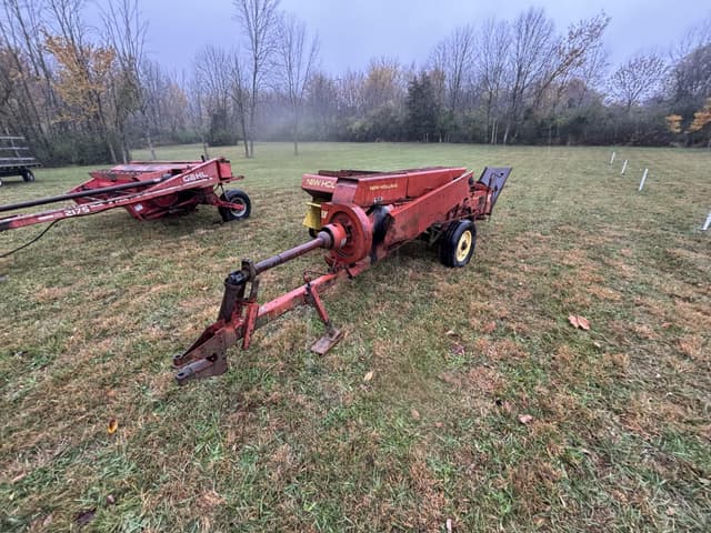 Image of New Holland 272 equipment image 2