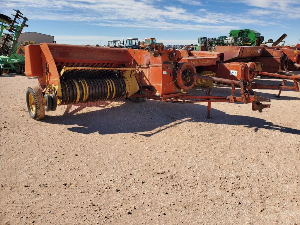 Main image New Holland 272