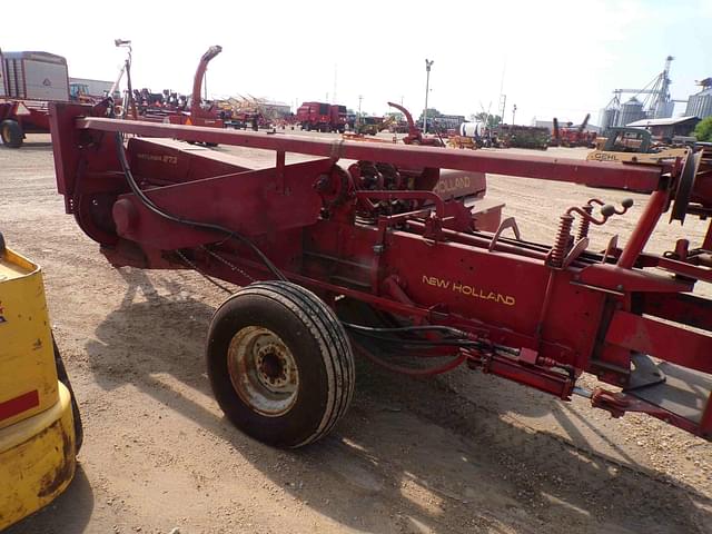Image of New Holland 273 equipment image 3