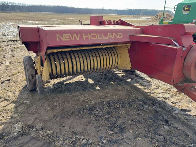 Image of New Holland 273 equipment image 2