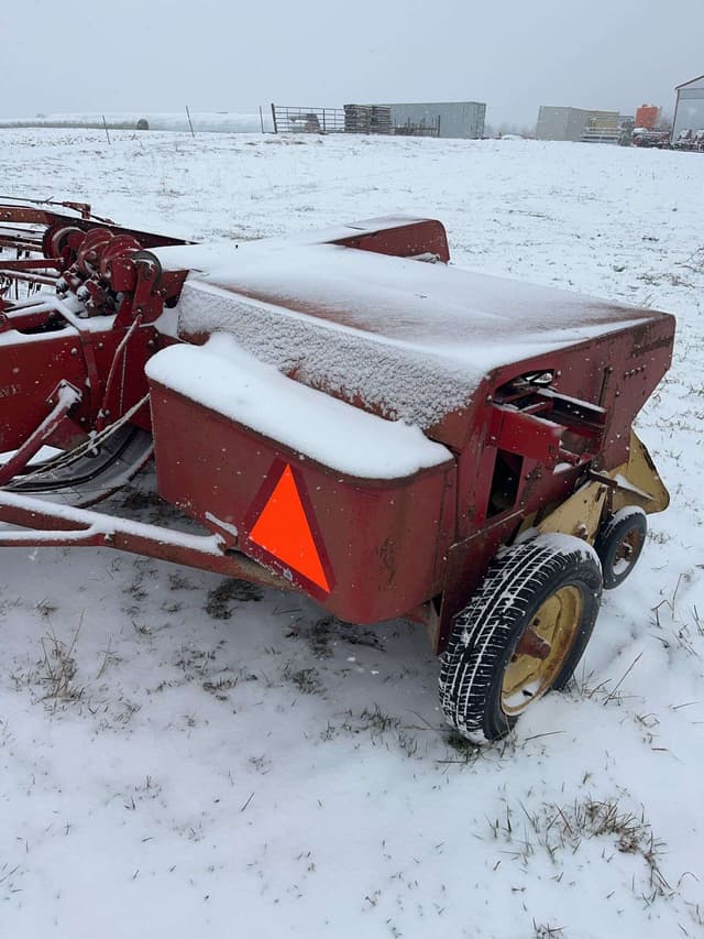 Image of New Holland 273 equipment image 4