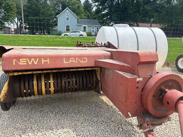 Image of New Holland Hayliner 273 equipment image 1