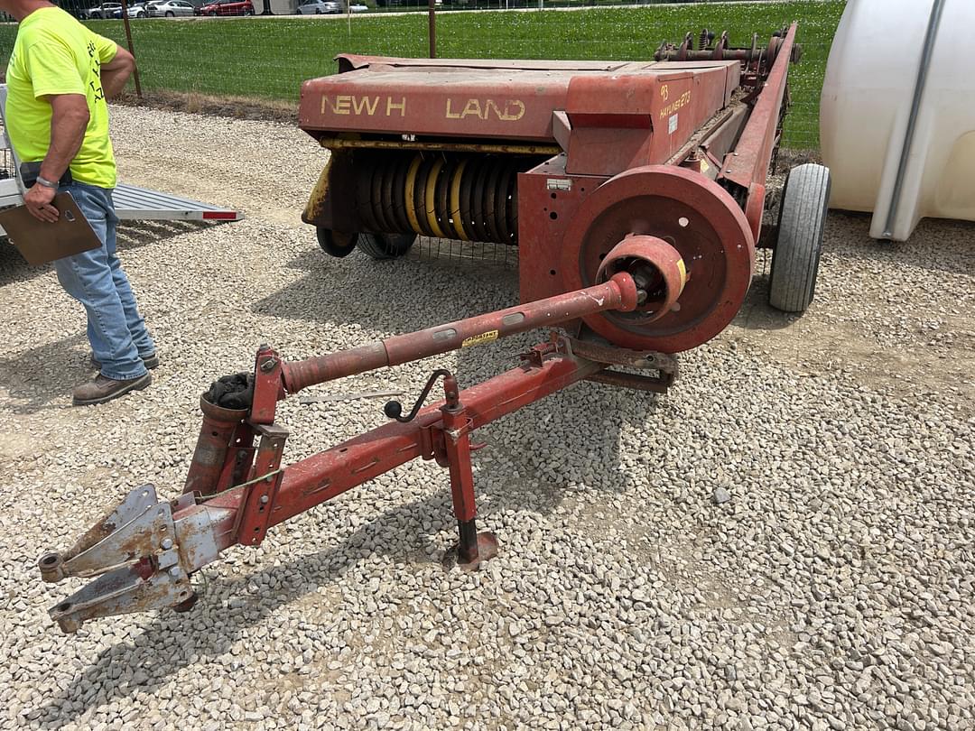 Image of New Holland Hayliner 273 Primary image