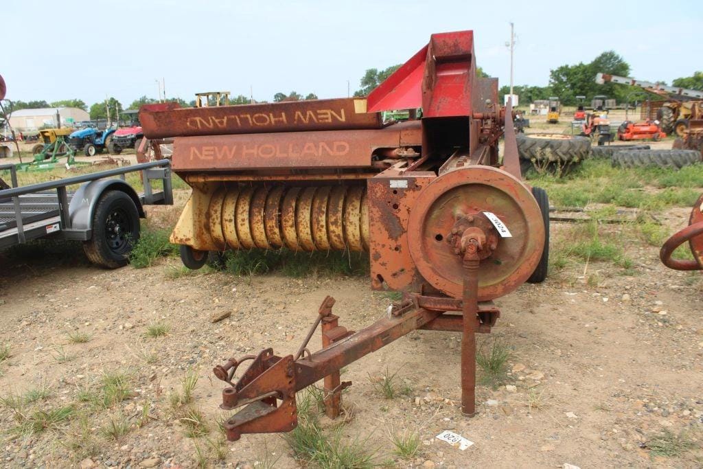 New Holland Hayliner 273 Equipment Image0