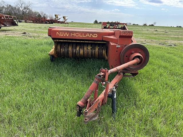 Image of New Holland Hayliner 273 equipment image 1