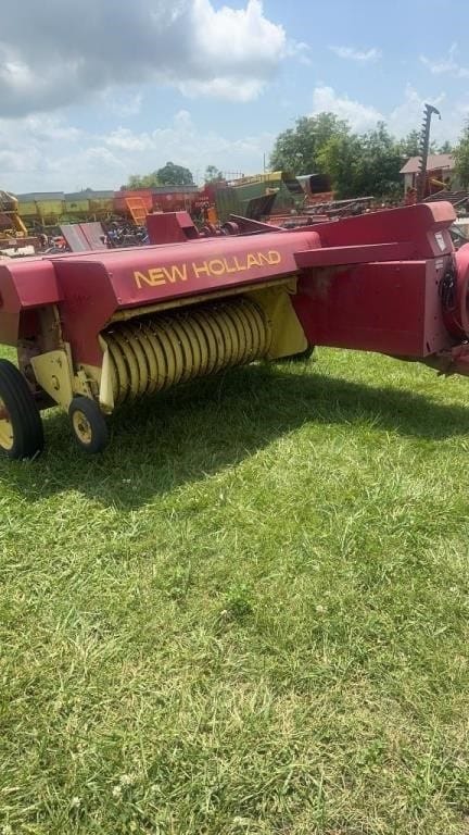 New Holland Hayliner 273 Equipment Image0