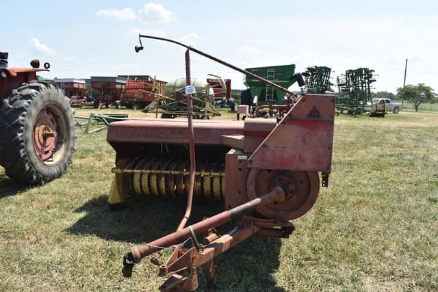 Image of New Holland 273 equipment image 1