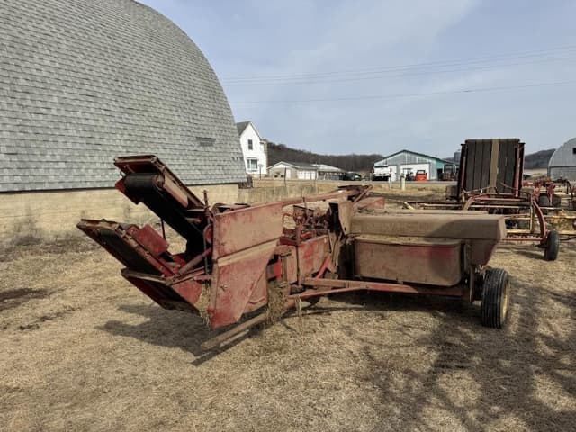 Image of New Holland 273 equipment image 3