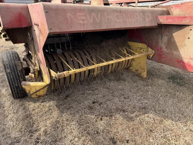 Image of New Holland 273 equipment image 2