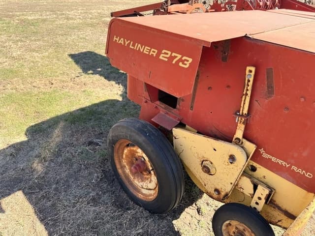 Image of New Holland 273 equipment image 2