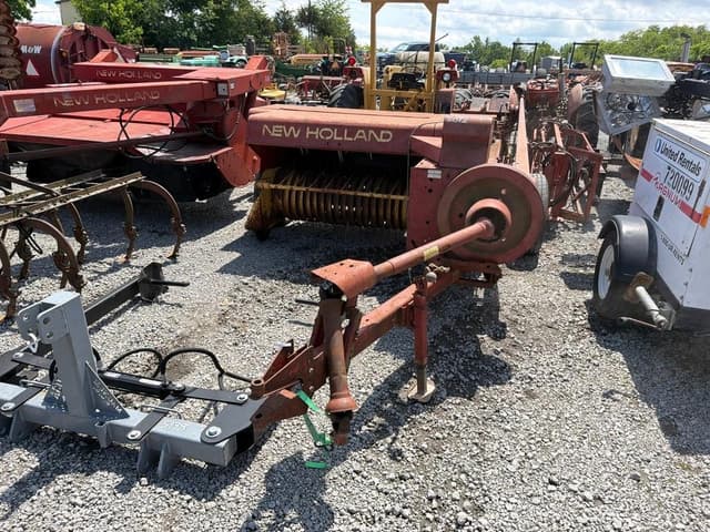 Image of New Holland 273 equipment image 2