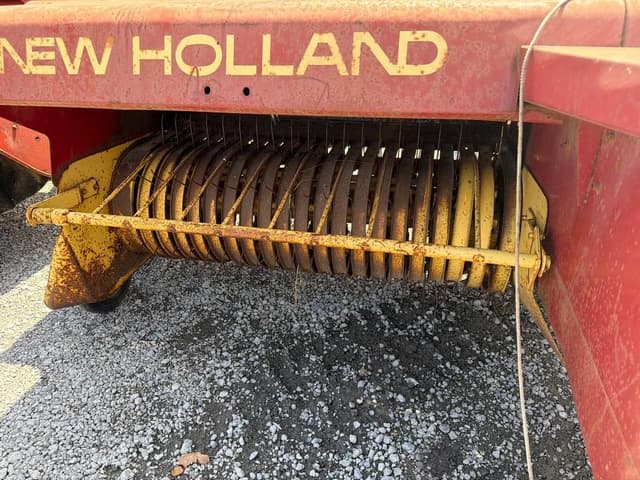 Image of New Holland 273 equipment image 3