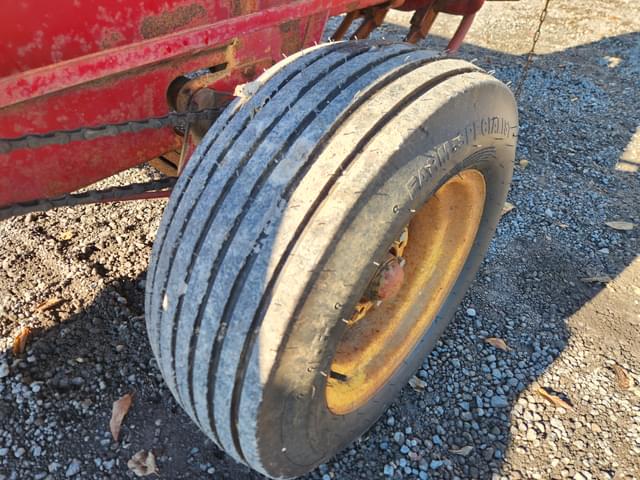 Image of New Holland 273 equipment image 1