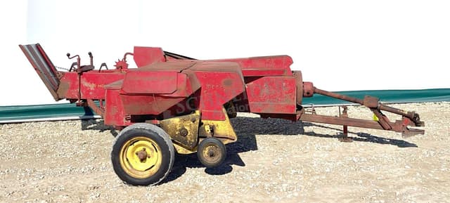 Image of New Holland 273 equipment image 2