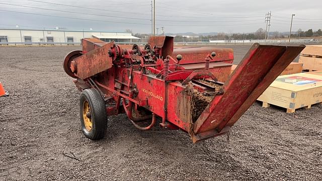 Image of New Holland 273 equipment image 3