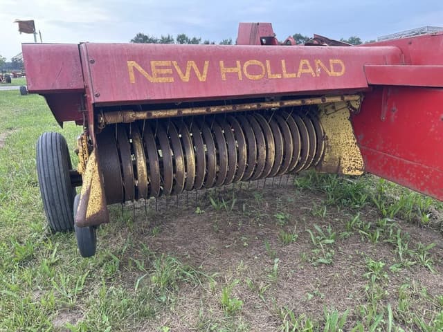 Image of New Holland 273 equipment image 2