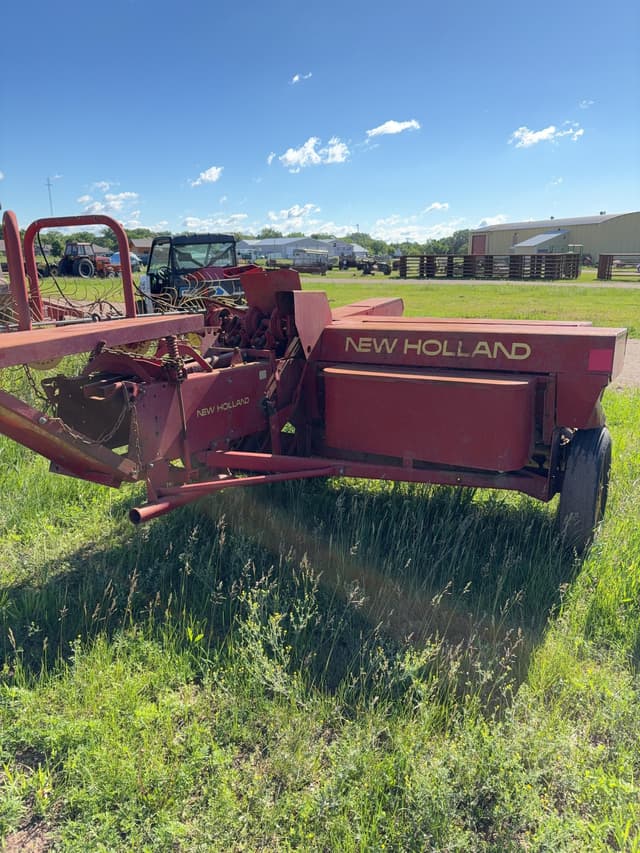 Image of New Holland 273 equipment image 3