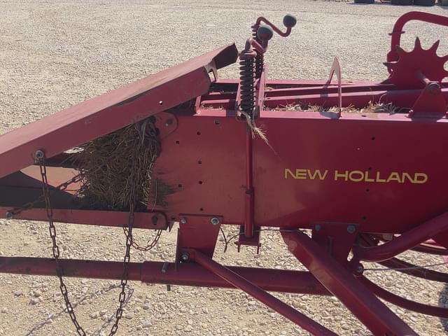 Image of New Holland 273 equipment image 4