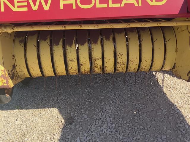 Image of New Holland 273 equipment image 3