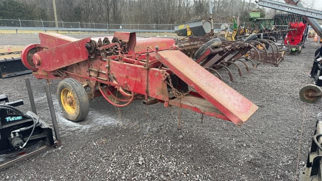 Image of New Holland 273 equipment image 3