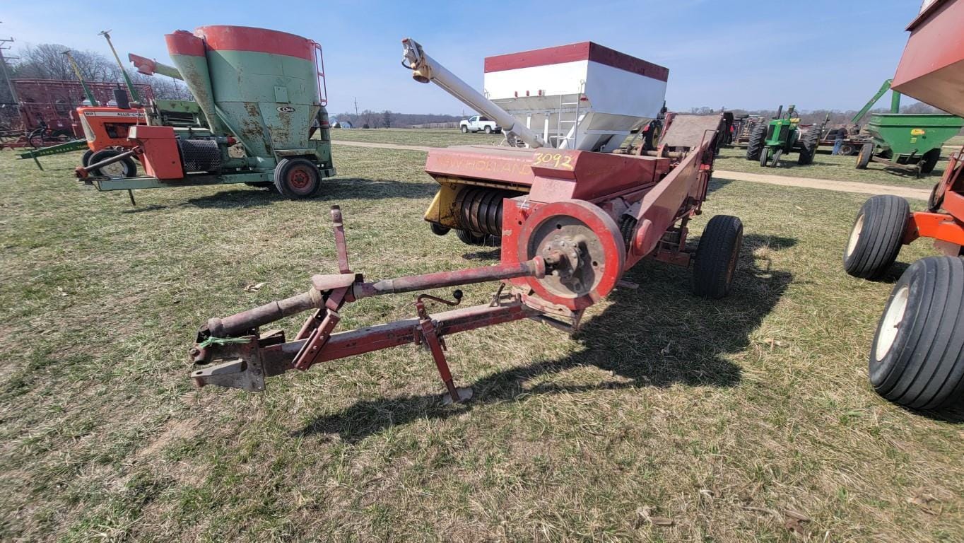 New Holland Hayliner 273 Equipment Image0