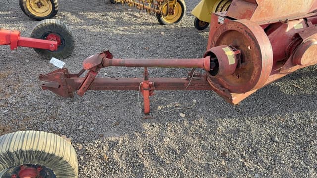 Image of New Holland 273 equipment image 2