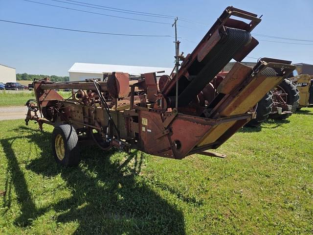 Image of New Holland 273 equipment image 4